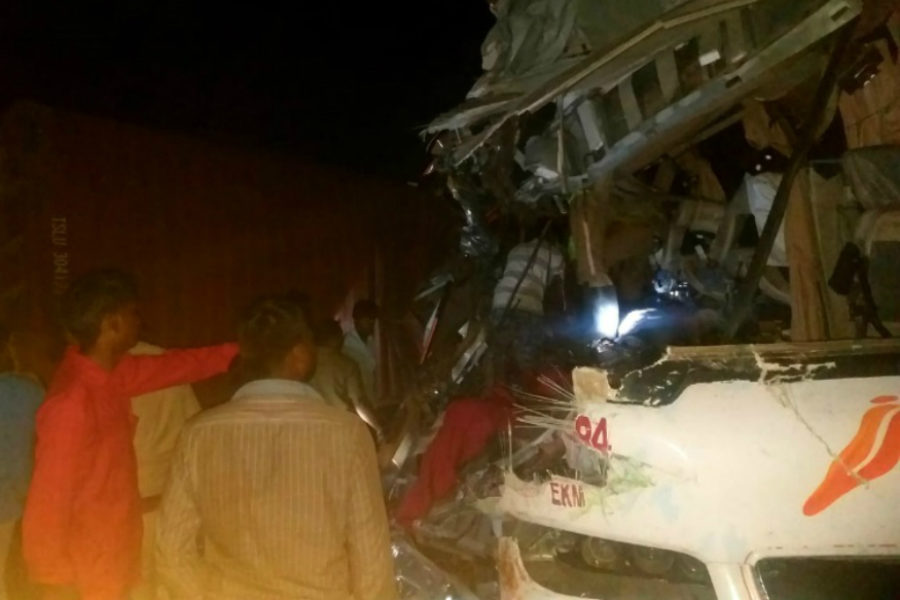 20 Feared Dead, Several Injured as Ernakulam-Bound KSRTC Bus Collides With Lorry in Tamil Nadu